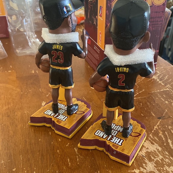 ⭐️PRICE FIRM⭐️ LEBRON & KYRIE 2016 CLEVELAND CAVALIERS CHAMP BOBBLE HEADS - Picture 2 of 10